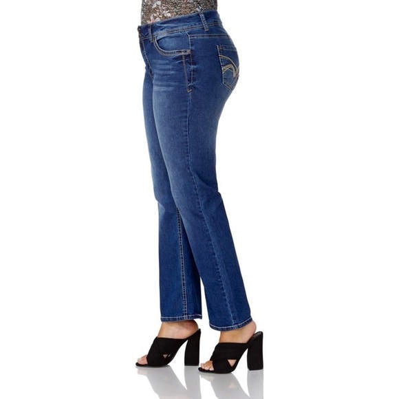 Wallflower Luscious Curvy Bootcut Jeans, Juniors Plus Size 17, Whiskered Stretch - Picture 1 of 12